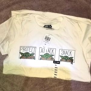 Baby Yoda womans small tshirt